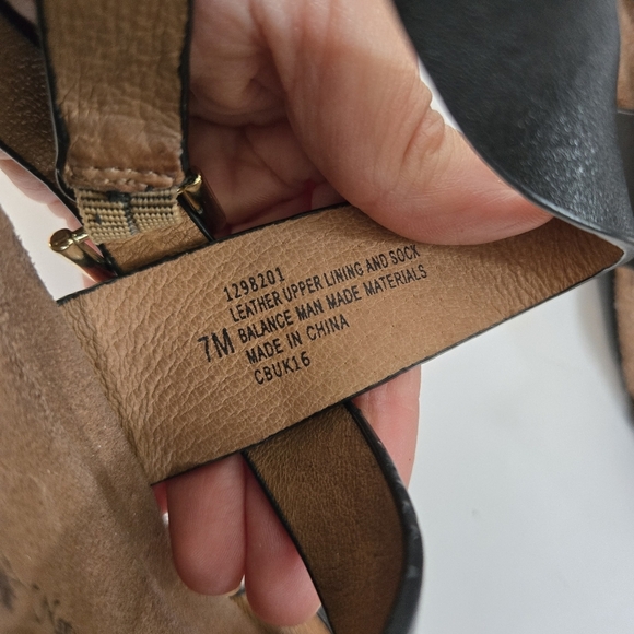 Söfft Black and Tan Leather Low heel Sandals Sz 7 - Picture 6 of 6